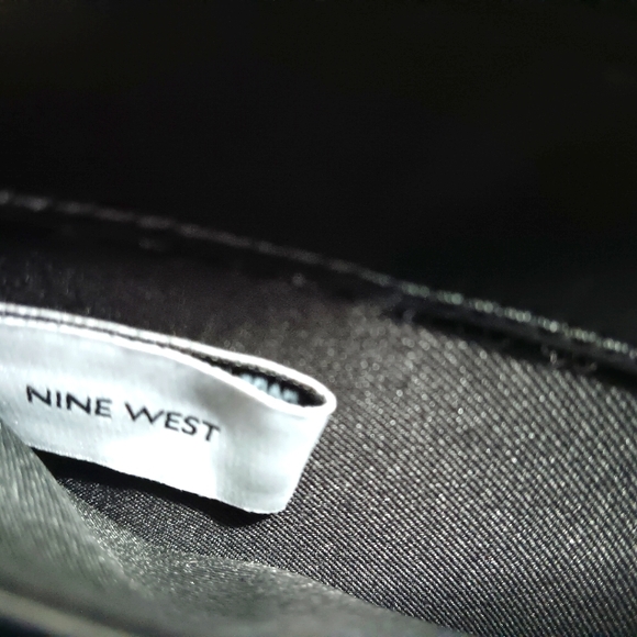 🎁 Nine West Full Size Wallet/Wristlet. Black with Gold Hardware. NWT - Picture 9 of 9